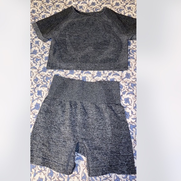 Grey workout outfit , size small , very comfy ! - Picture 1 of 1